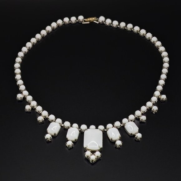 VINTAGE Milk White Opaque Prong Set Stone Necklace - Picture 5 of 9